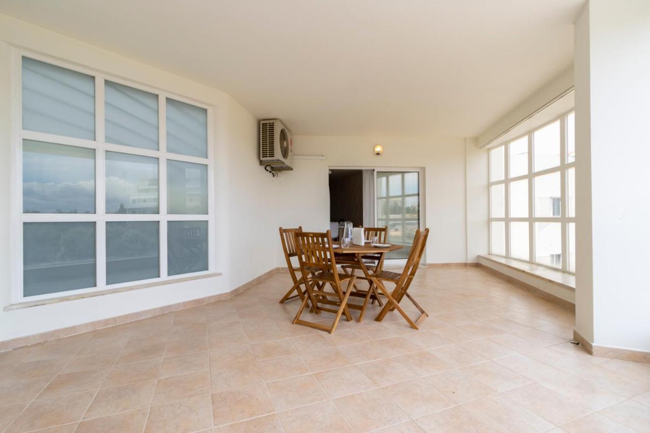 Spaceful Apartment In Albufeira Kültér fotó