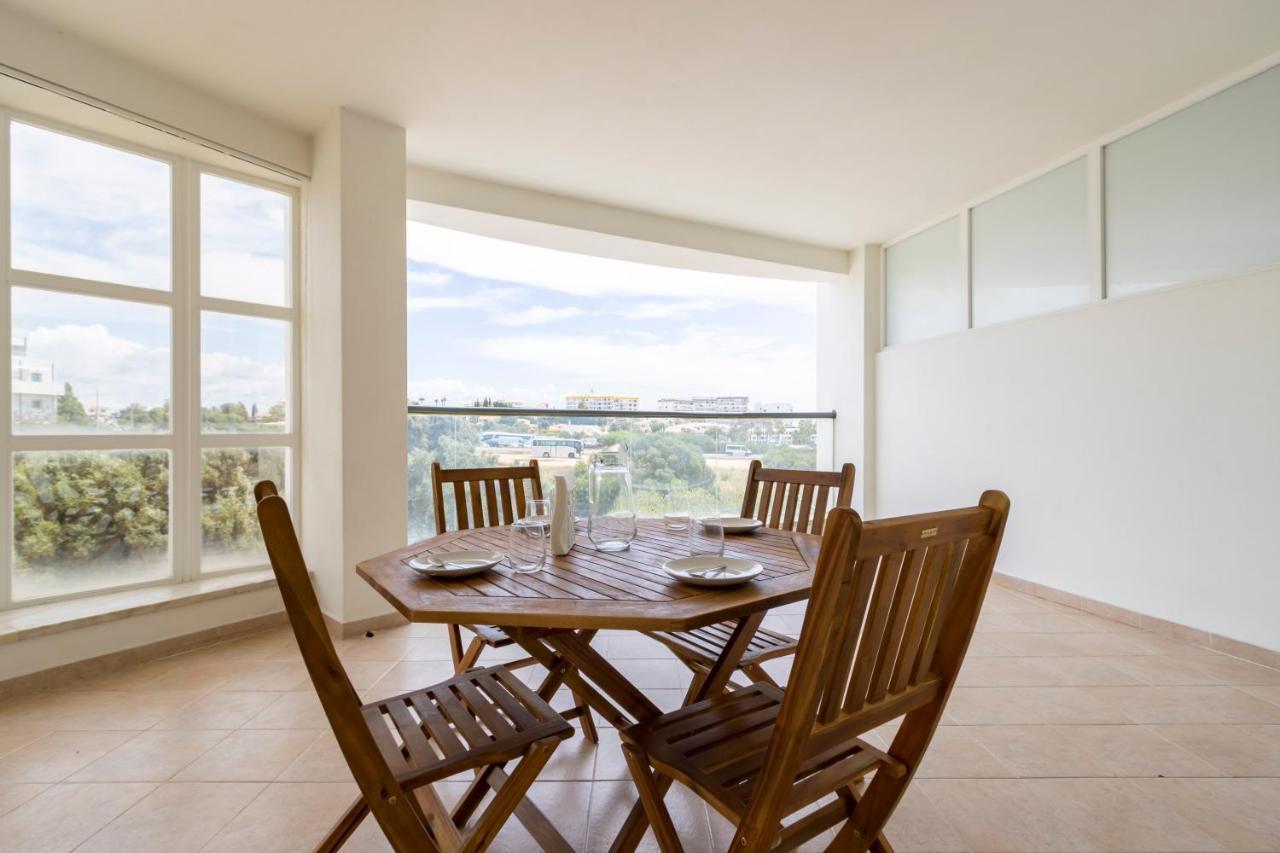 Spaceful Apartment In Albufeira Kültér fotó