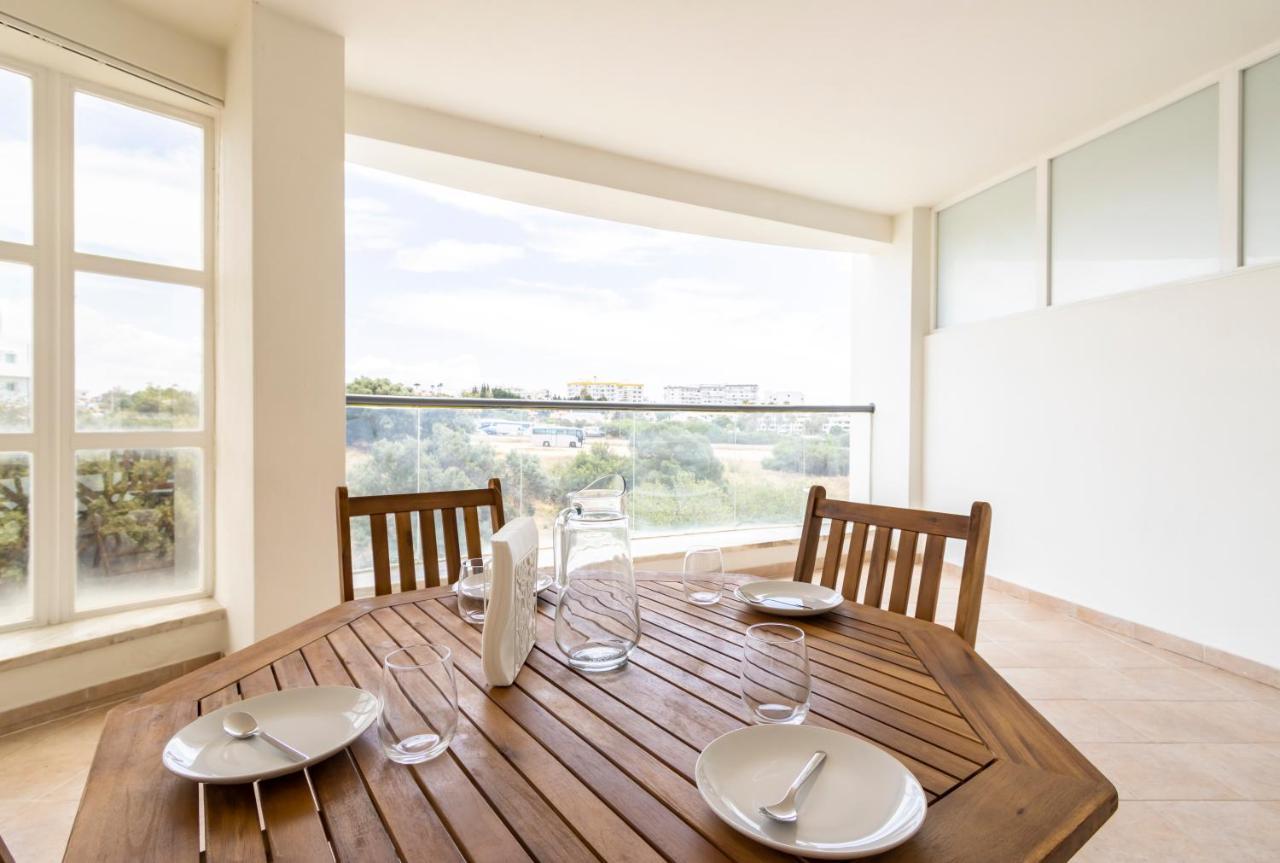 Spaceful Apartment In Albufeira Kültér fotó