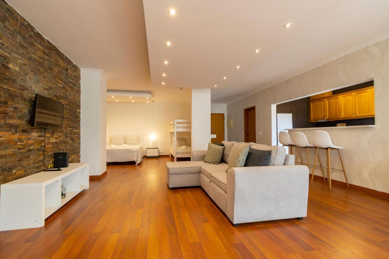 Spaceful Apartment In Albufeira Kültér fotó